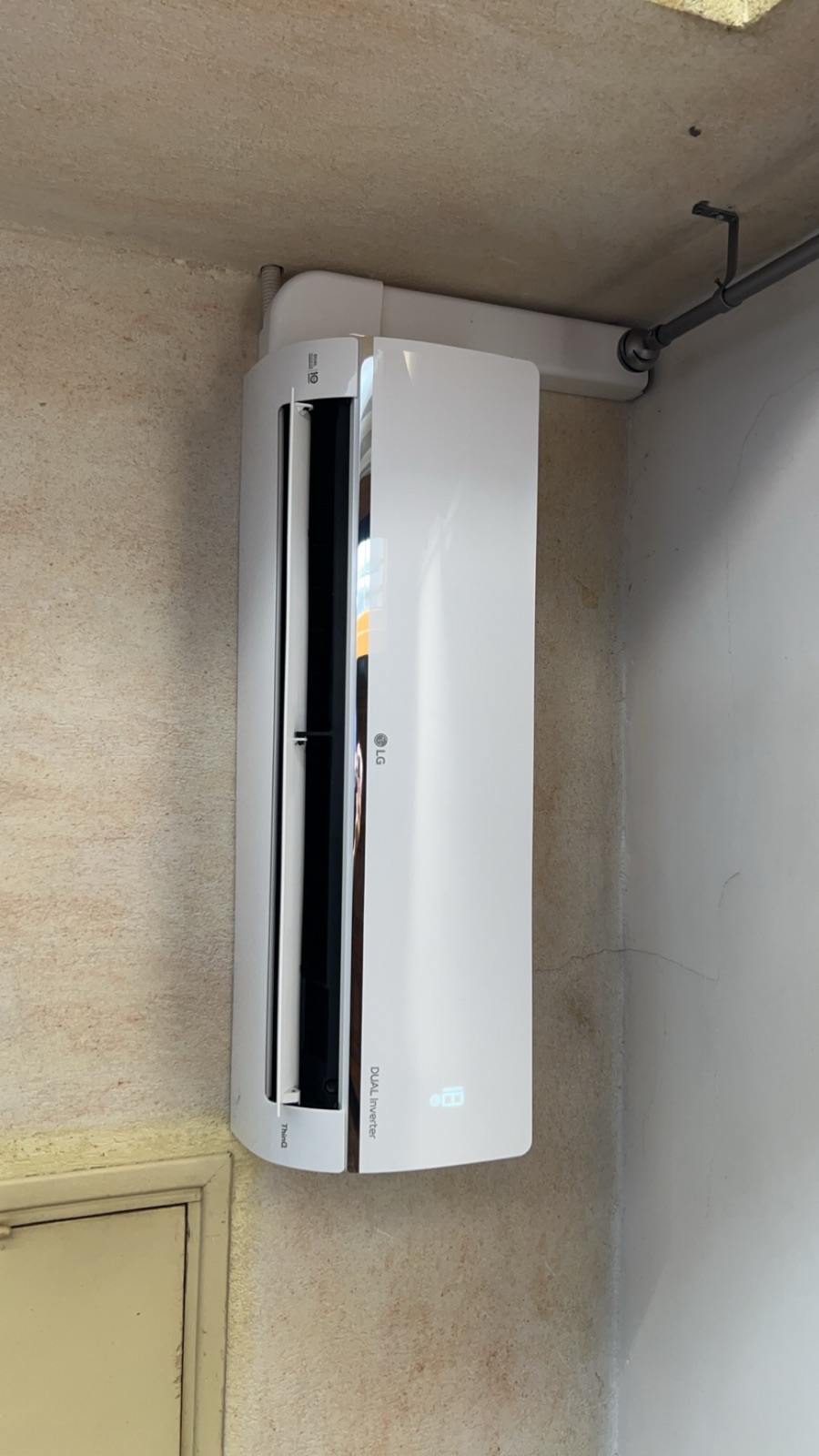 Unité intérieure LG Dual Inverter installée en angle de mur